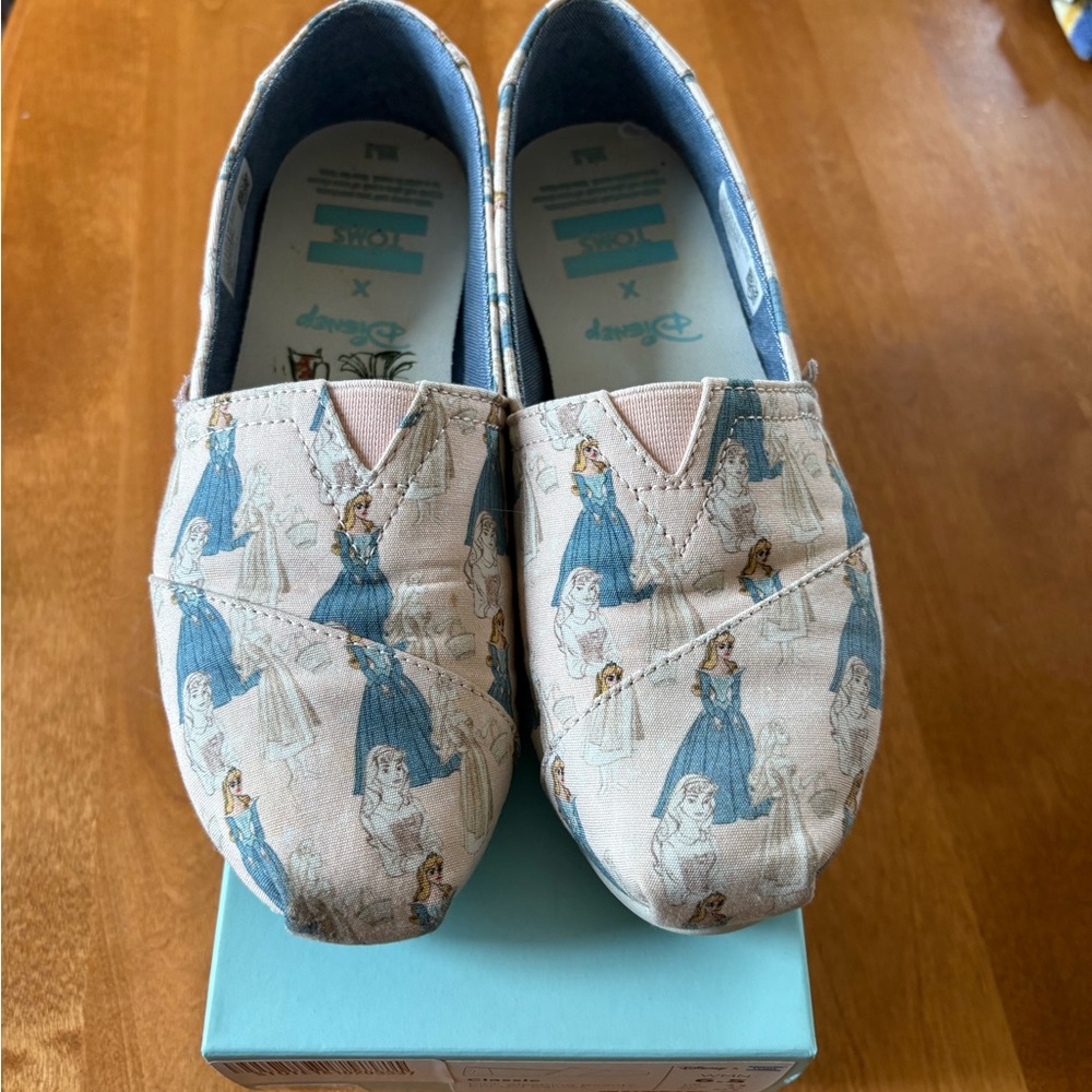 Tom’s women sleeping beauty shoes - Cream and Blue